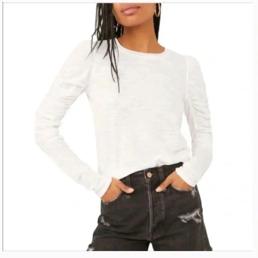 We The Free Natasha Whit Ruched Long Sleeves Top Size‎ Medium